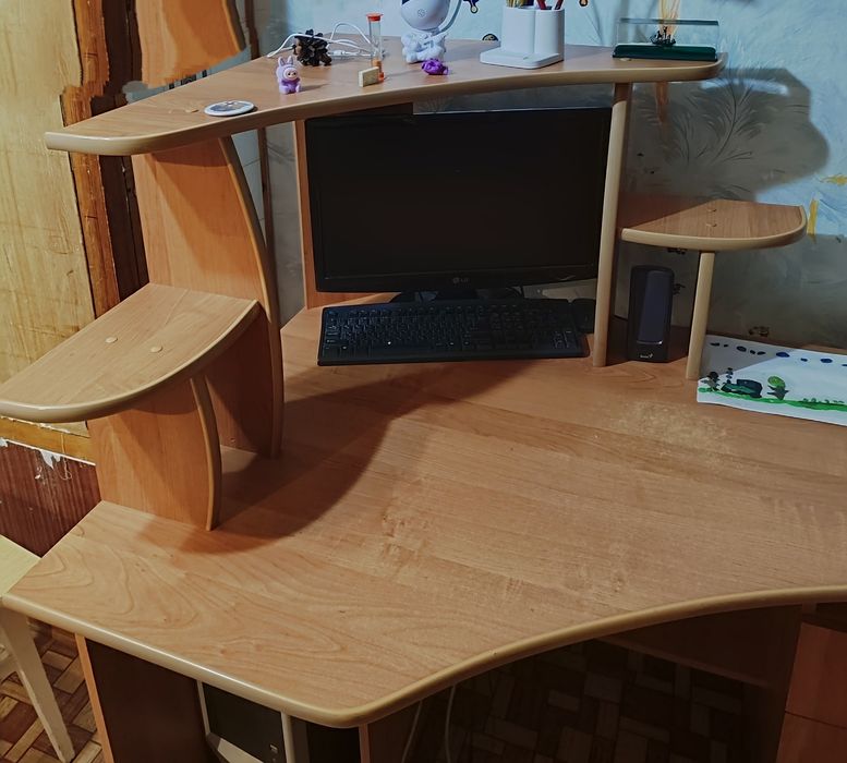 Компьютерный стол