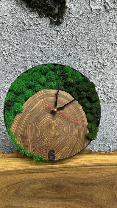 Продам часы из мха