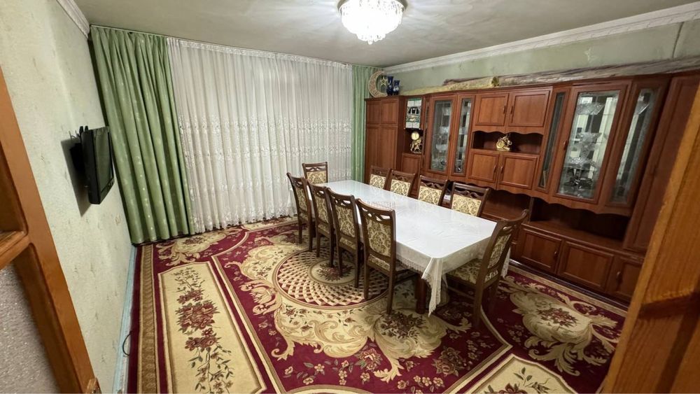 Срочно продается дом трехкомнатный ремонт средний келишамиз все остает