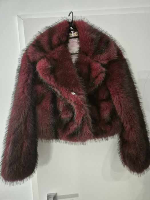 Haina de blana noua cu eticheta,  mărimea Xs, dar merge și la S-M