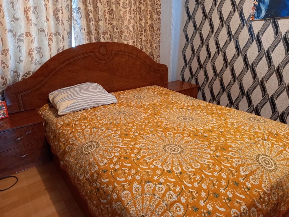 Спальный кровать и 2 маленьких комода