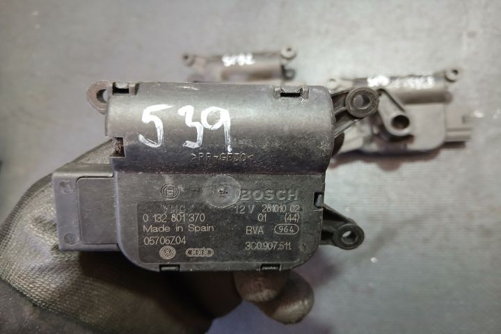 Motoras clapeta aeroterma 3C0907511 0132801370 3C0907511 0132801370 V