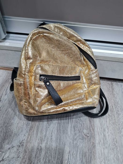 Продам сумочки и рюкзаки для подростков.