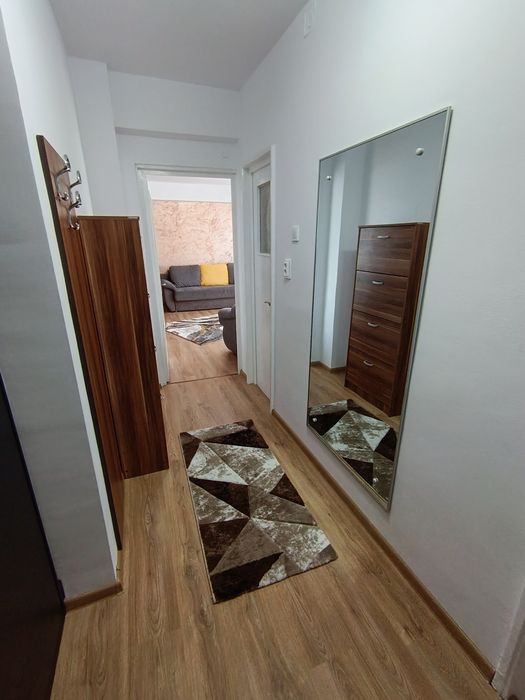 Închiriez apartament