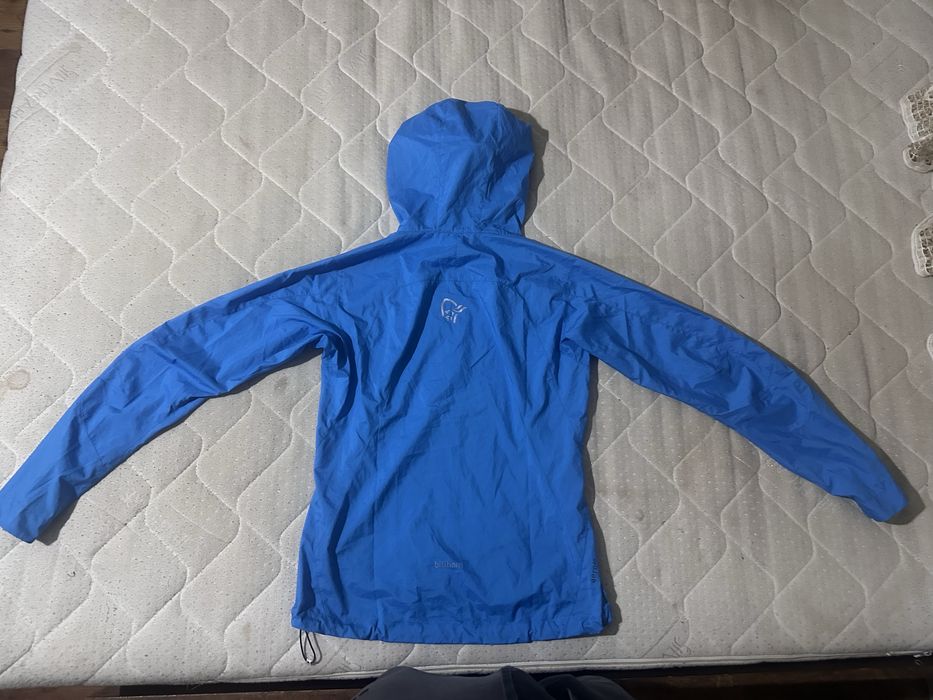 Norrona Falketind Aero60 Hood дамско яке ветровка