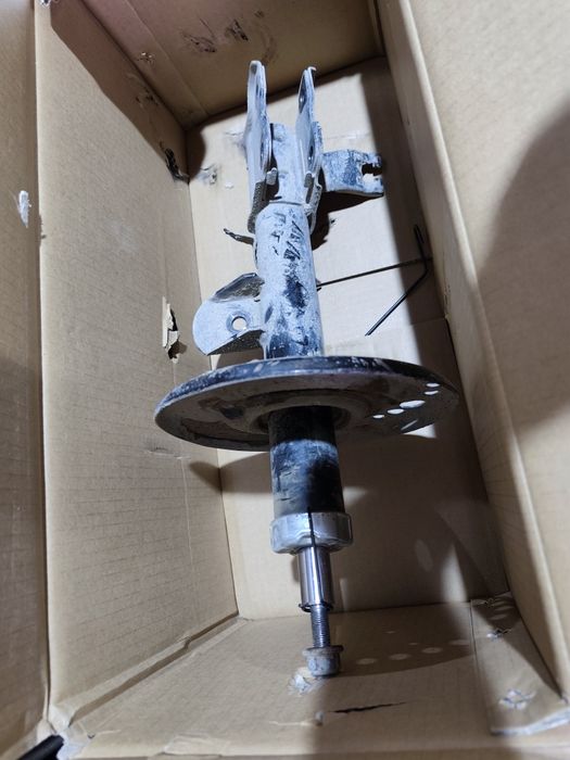 Амортизаторы  перед Murano z52