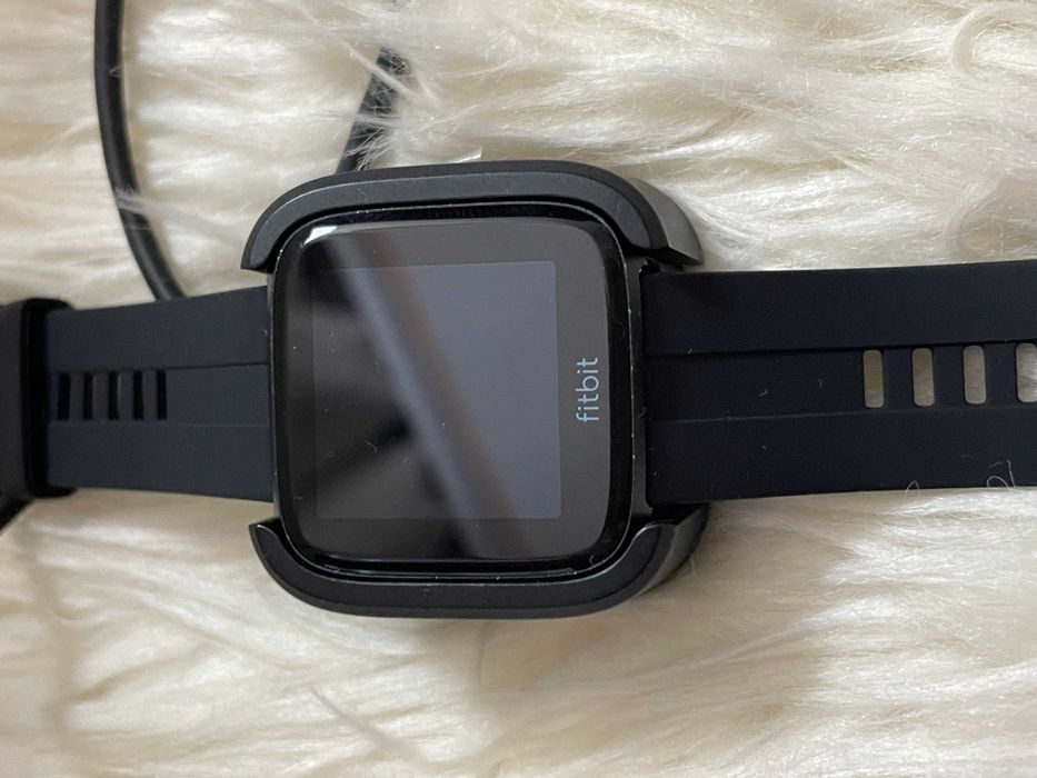 Ceas smartwatch Fitbit Versa ( FB505 )Negru