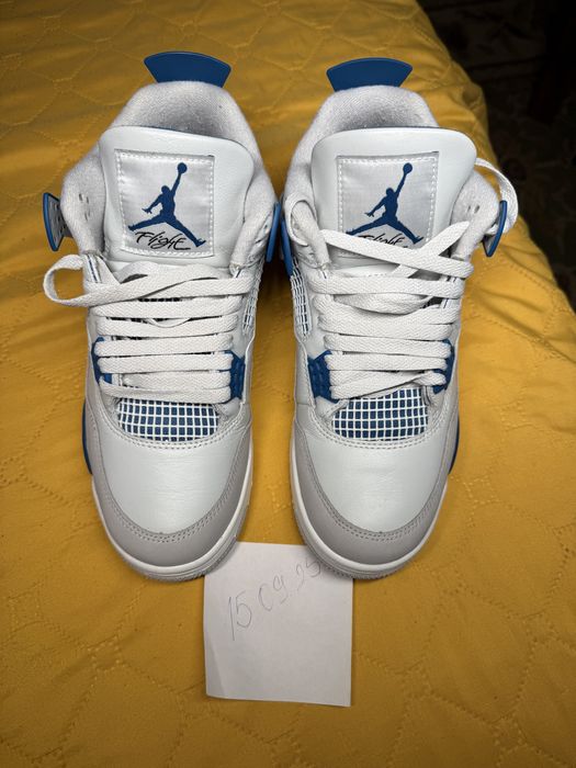 Jordan 4 Retro “Military Blue” (2024)