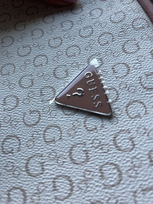 Нов козметичен куфар Guess