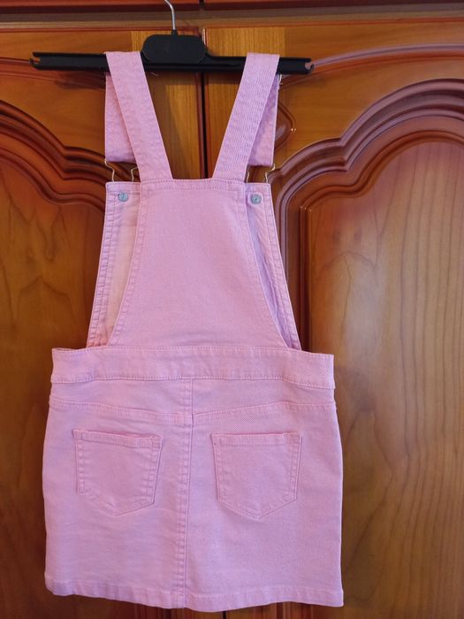 Vând 5 rochițe 4_6 ani _40 lei fiecare.