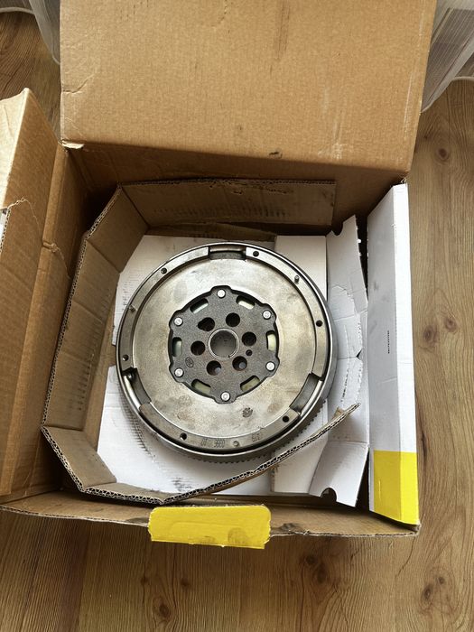 Маховик (Citroen/Peugeout) LUK 1.6 HDI
