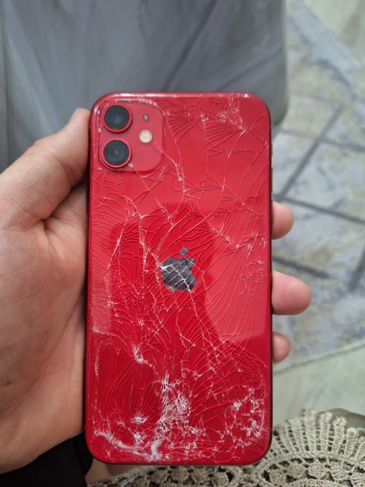 Продаю айфон 11