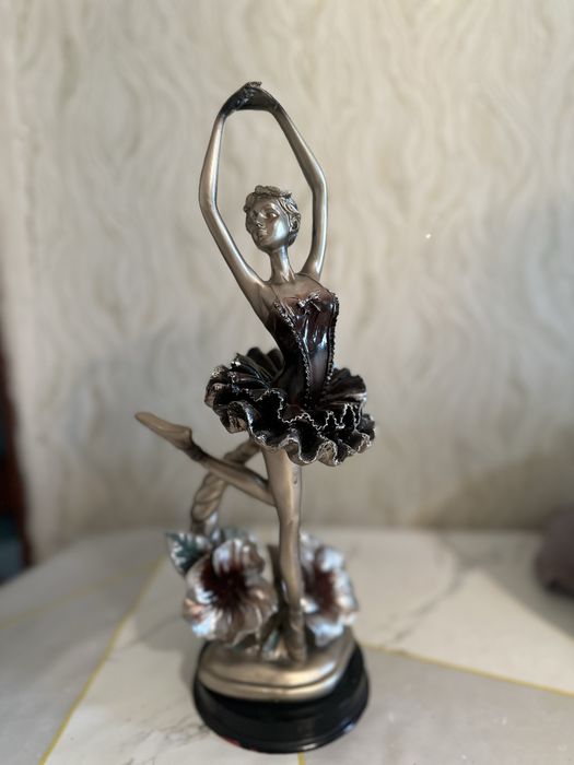 Статуэтки, сувениры для дома