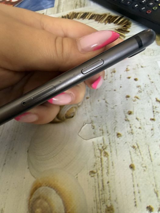 Айфон 8 64ГБ черен