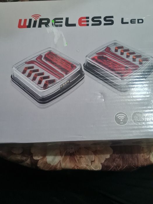 Куфар с 2 бр лед бежични стопове