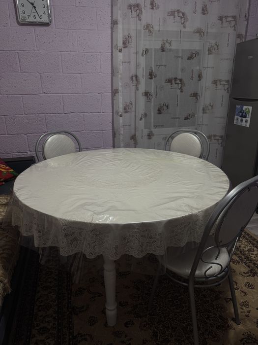 Продам кухонный стол с 4 стульями!