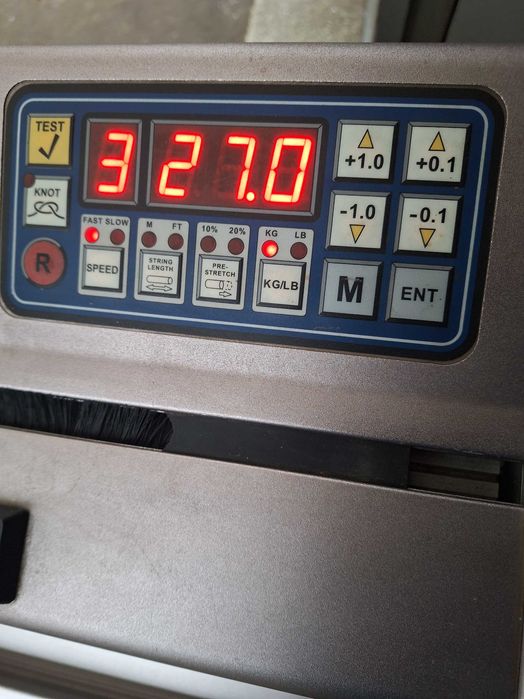 Masina racordat rachete de tenis