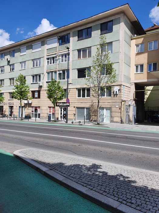 Dau in chirie spatiu comercial ULTRACENTRAL, 35 mp, vis a vis Casa de Cultura a Studentilor, parter, acces si vitrine la strada