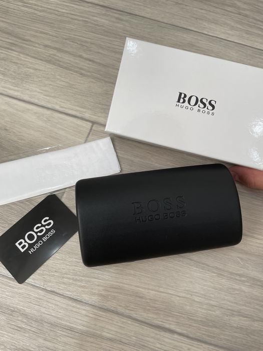 Чехол для очков от Бренда BOSS