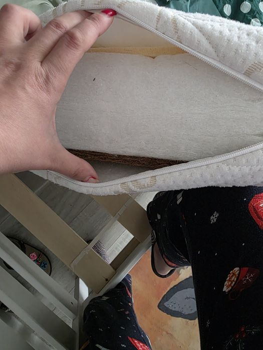 Продам б/у детскую кровать с матрасом