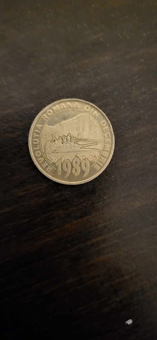 Vând moneda de la revolutie