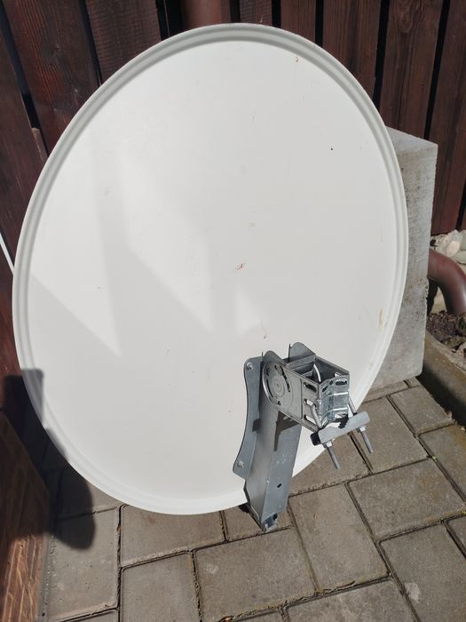 Antenă Satelit cu  LNB Quad (4 ieșiri)