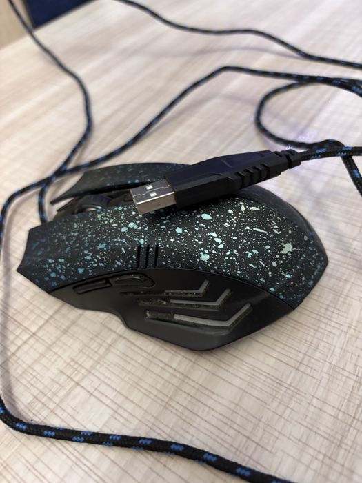 Mouse gaming cu fir