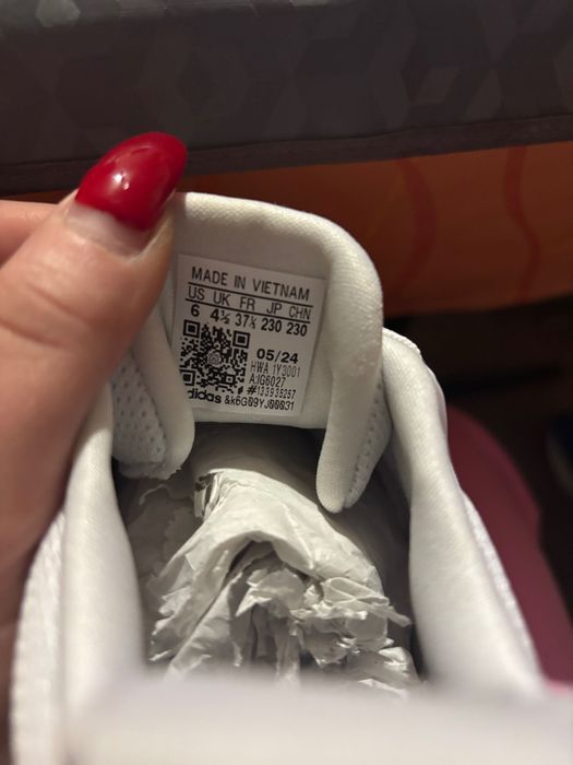 Чисто нови маратонки