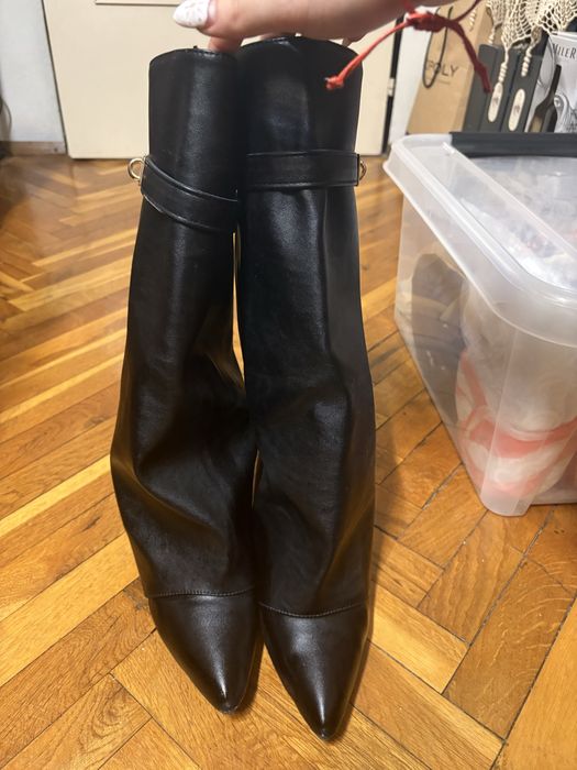 Ботуши на токче