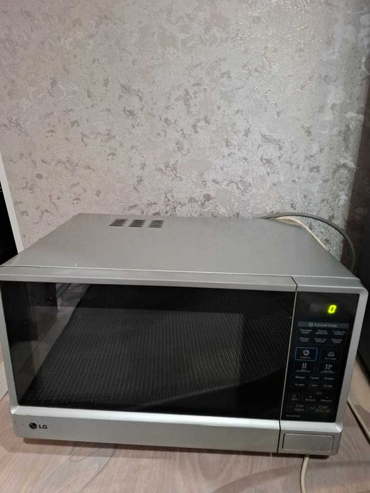 Продам микроволновую печь  LG