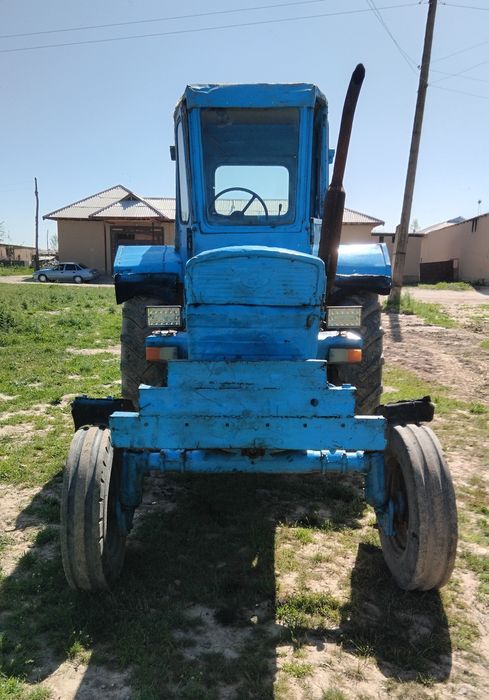 T 28 Traktor chizili bilan sotiladi.