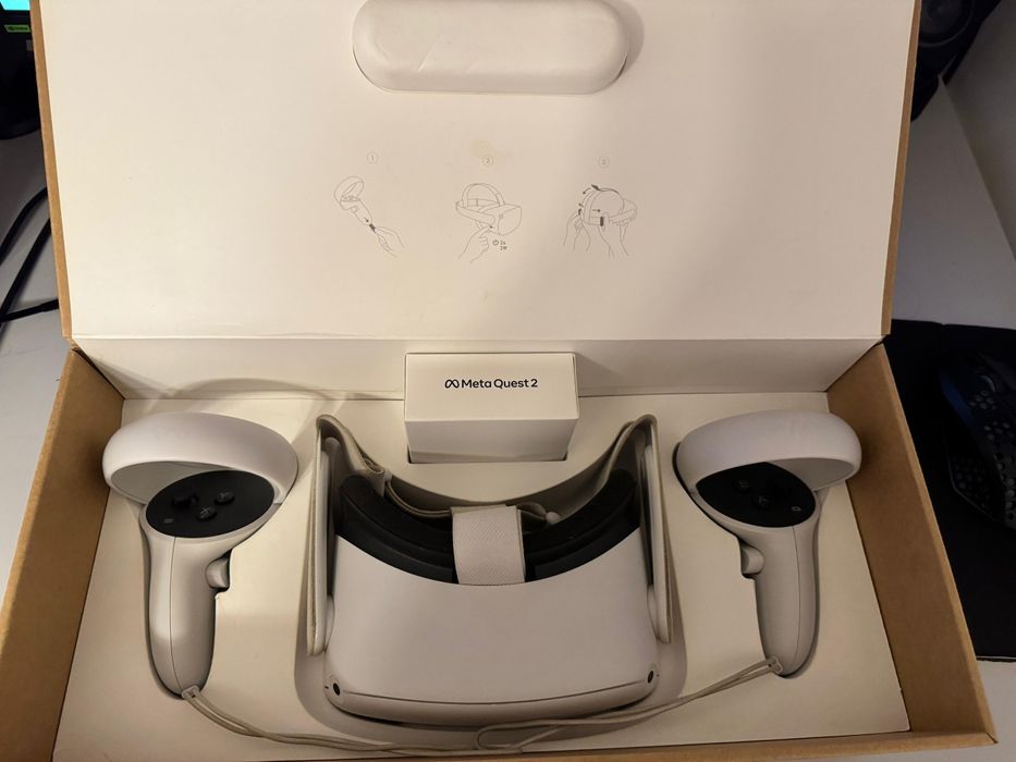 Vând Meta Quest2