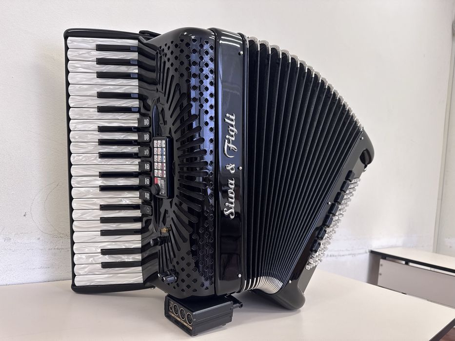 Акордеон Siwa i Figli - акустичен  с MIDI система Juzisound