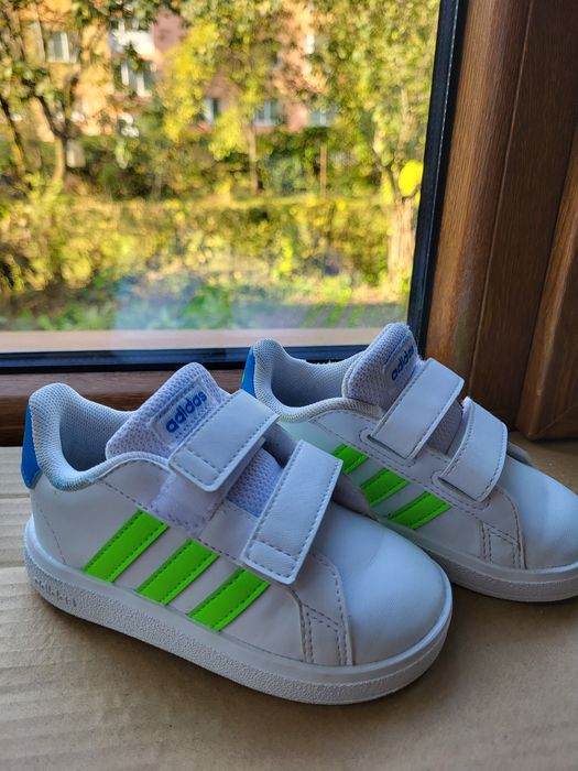 Pantofi sport Adidas nr. 22