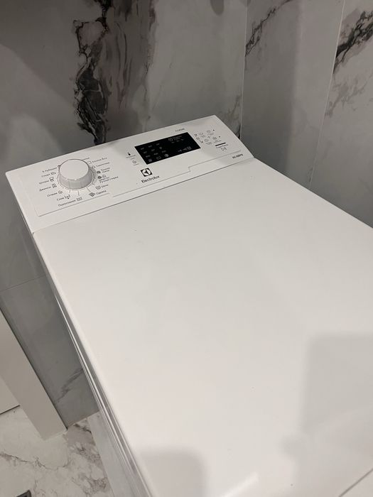 Вертикальная стиральная машина Electrolux