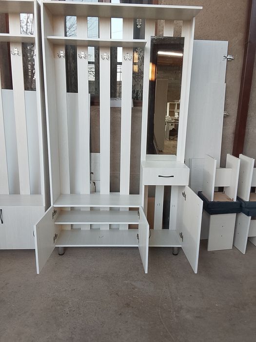 Прихожая мебель.