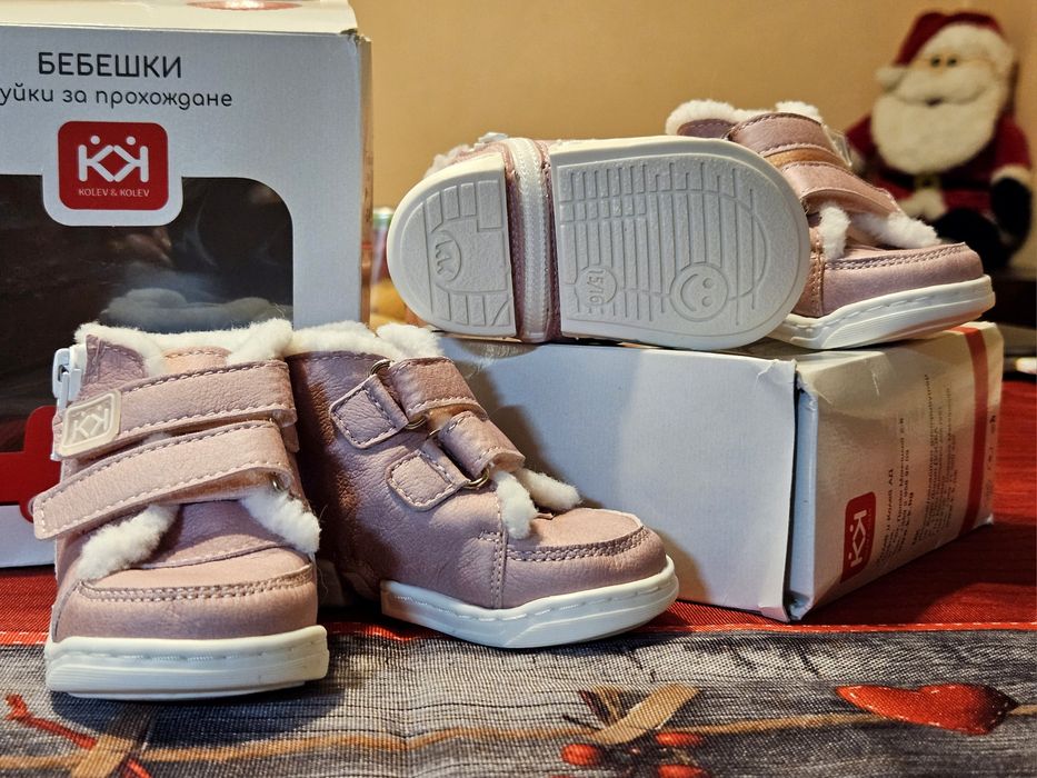 Продавам два чифта ЧИСТО НОВИ бебешки буйки за прохождане КК