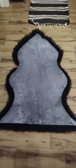 Продам шкуры овечьи черные