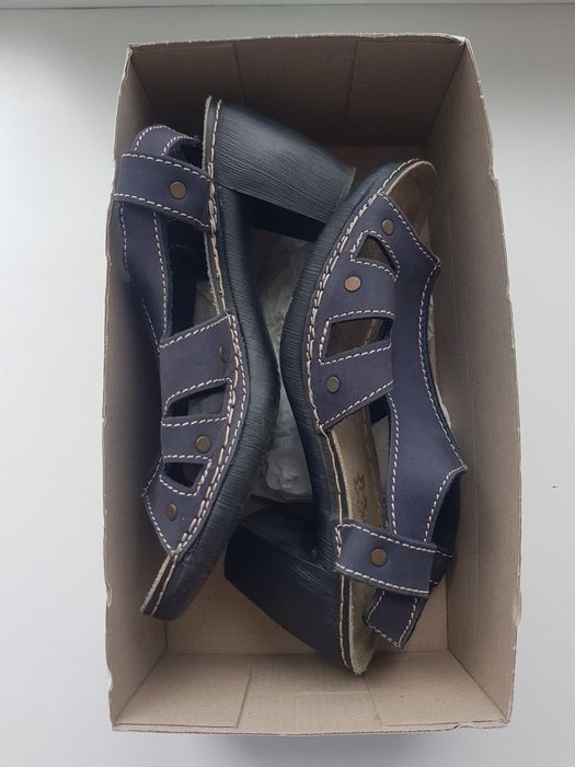 Продам босоножки