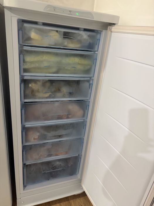 Продам морозильную камеру