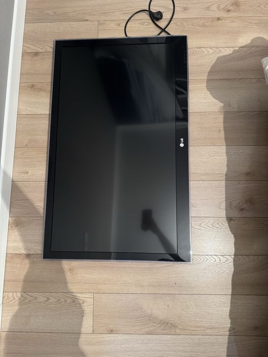Телевизор LG в хорошем состоянии
