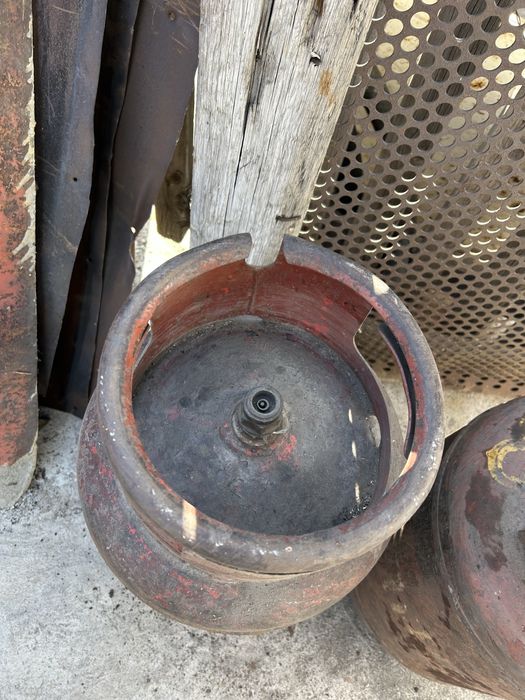 Продам газовые балоны 2 шт