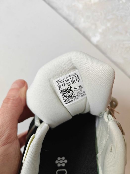 Новые кроссовки Adidas