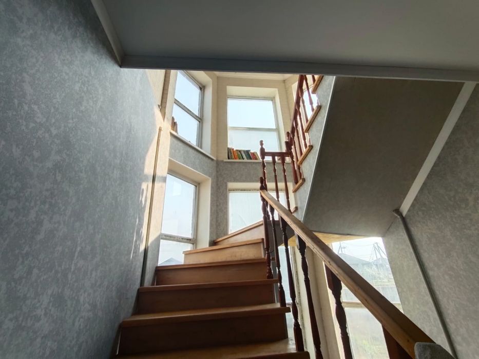 Продается недостроенный трехуровневый дом