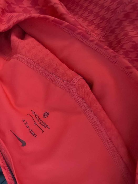 Nike оригинален дамски клин нов Л размер