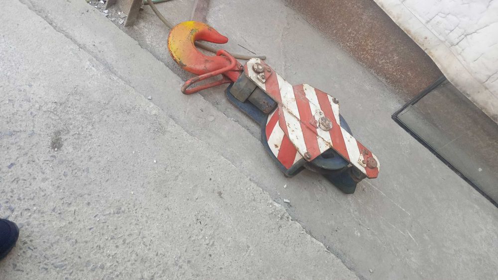 Кука за автокран продавам