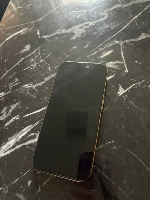 Vând iphone 16 pro