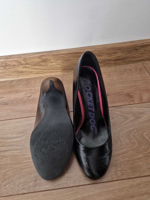 Pantofi negri din piele lucioasa