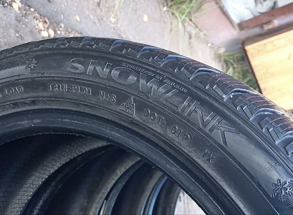 Продам зимние шины Triangle 235/45/18