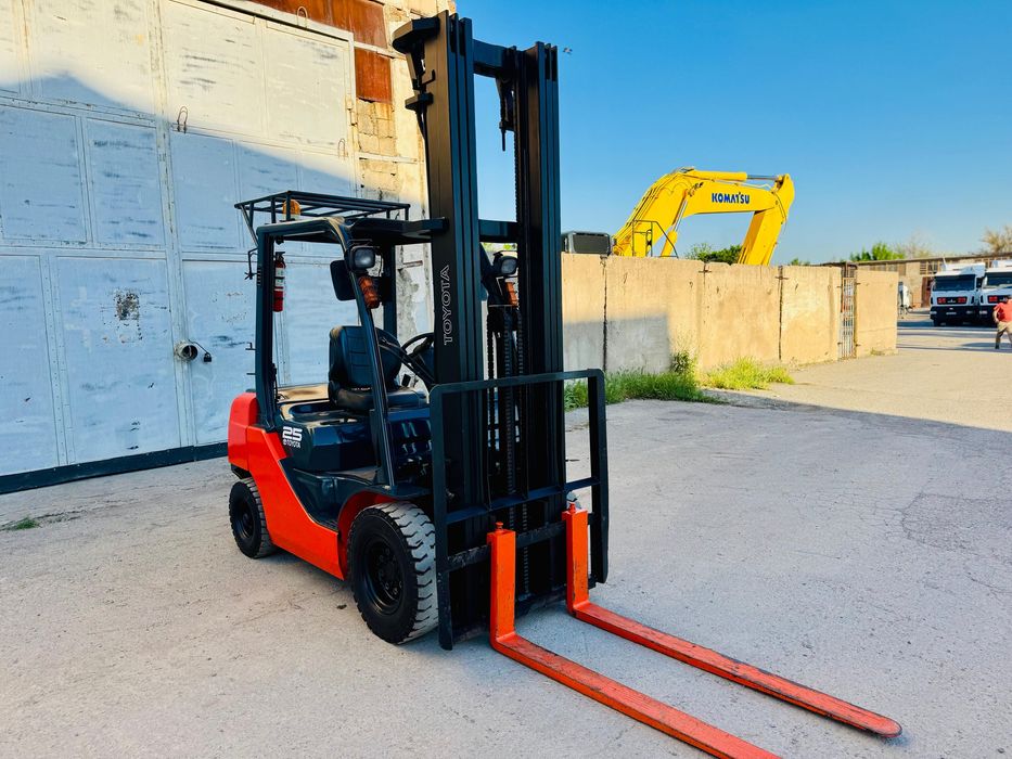 Вилочный погрузчик кара автокара